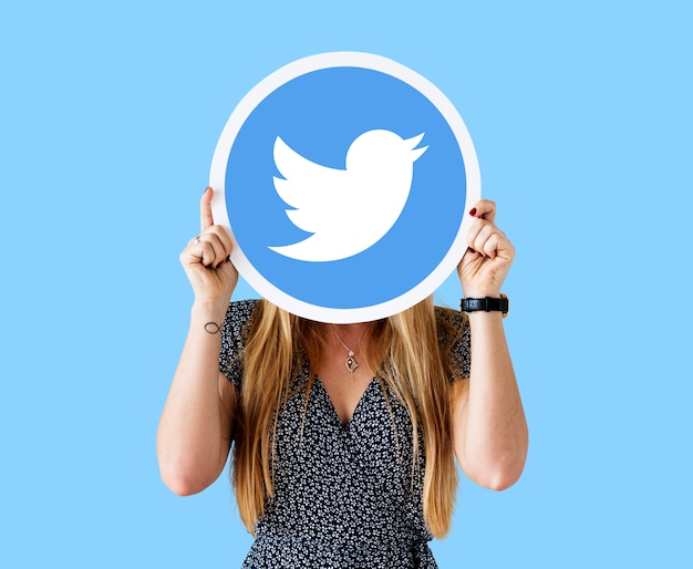 Domina el arte de los mensajes privados en Twitter: Cómo cautivar a tus seguidores con un tono cercano y provocador
